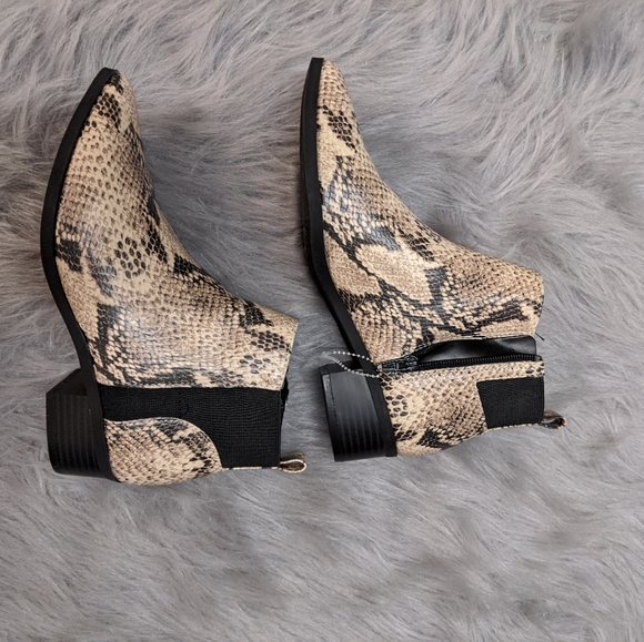 Ladies animal print booties - Picture 3 of 8